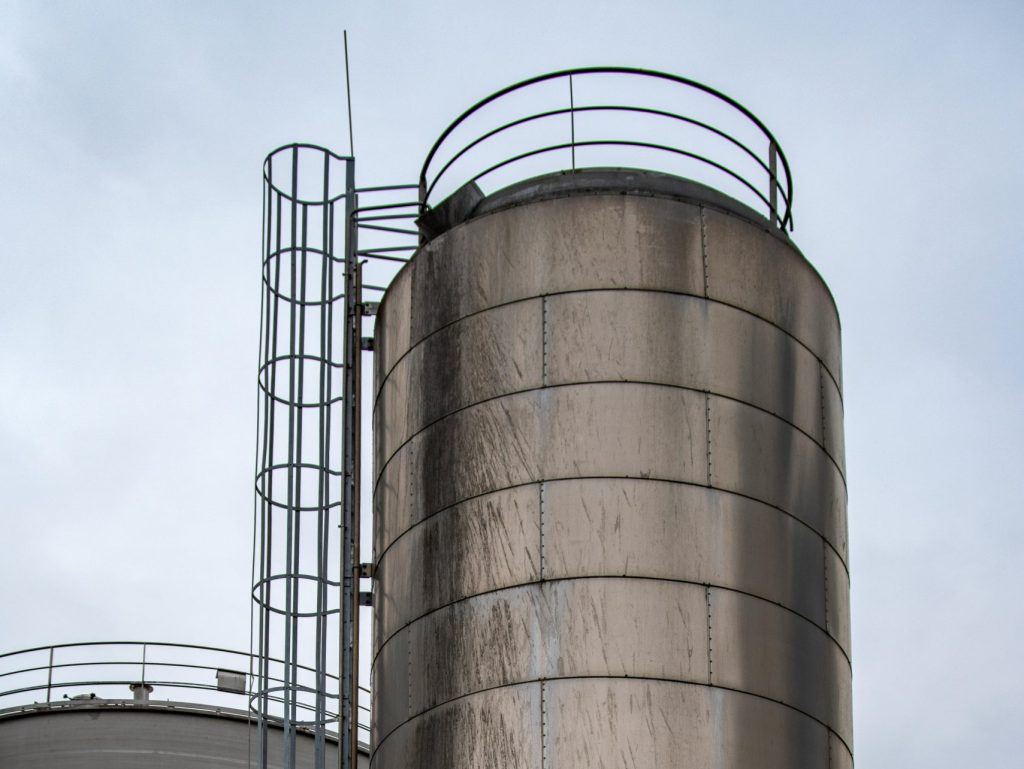 Industrial storage tanks and silos, Bulk tank and vessel cleaning